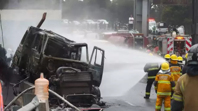 La explosión de una pipa en Iztapalapa ha dejado un saldo de 4 personas fallecidas y más de 90 heridass