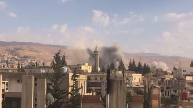 Los residentes de Baalbek, Líbano, evacúan sus hogares ante advertencias de bombardeos por parte de Israel
