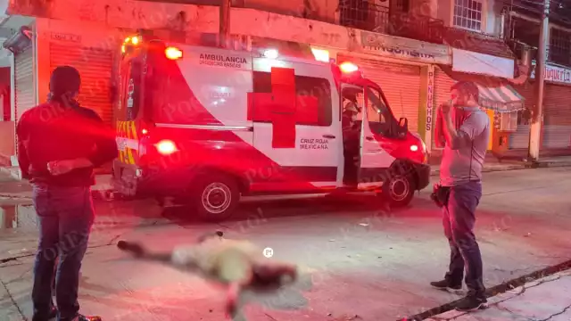 Hombre se desmaya en calle 36; vecinos alertan a cuerpos de emergencia