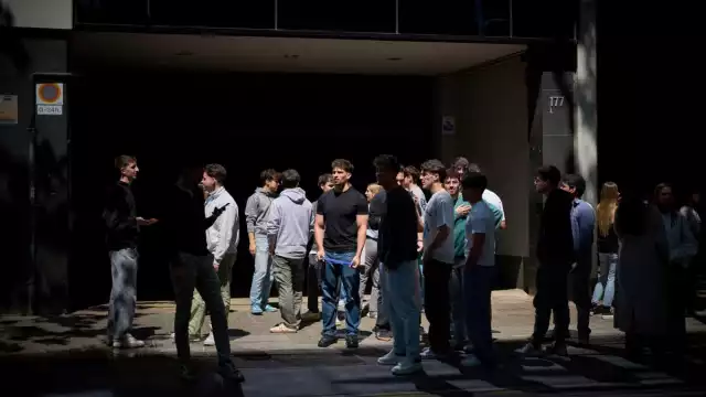 El presidente español, Pedro Sánchez, pidió a la ciudadanía reducir los desplazamientos al mínimo