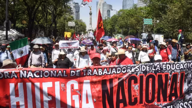 La Sección 22 de Oaxaca informó que, como parte de esta jornada de lucha, se ha iniciado un paro indefinido de labores
