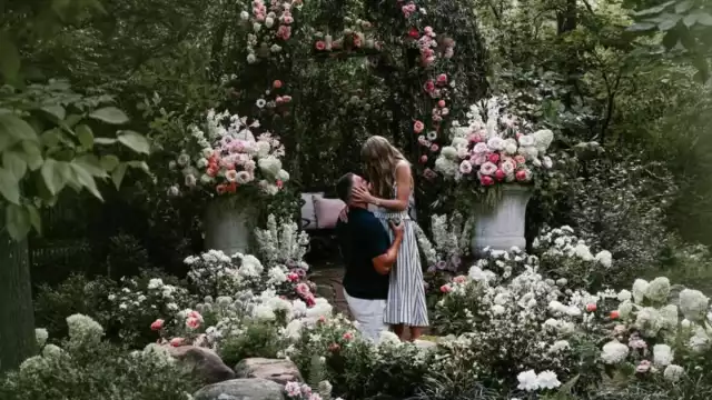 Taylor Swift y Travis Kelce anuncia su compromiso con lujoso anillo