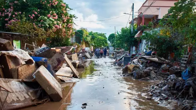 El día de hoy  se reporta la movilización de 9 mil trabajadores y casi mil máquinas en las zonas afectadas por las inundaciones