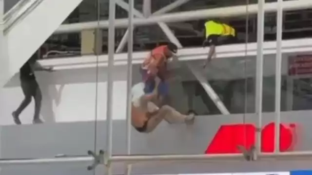 El hombre cayó desde un techo en la terminal de autobuses de Cancún