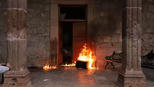 La protesta derivó en enfrentamientos con elementos de la Guardia Civil, quienes utilizaron gas lacrimógeno para dispersar a los inconformes