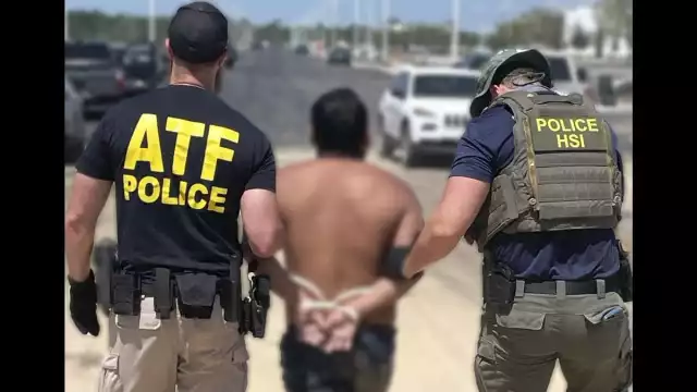 Autoridades estadounidenses difundieron imágenes en las que se ve a los trabajadores detenidos