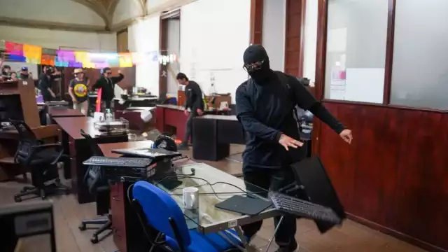 El llamado de la viuda de Carlos Manzo ocurre tras una jornada de protestas que terminó en incidentes violentos en Uruapan