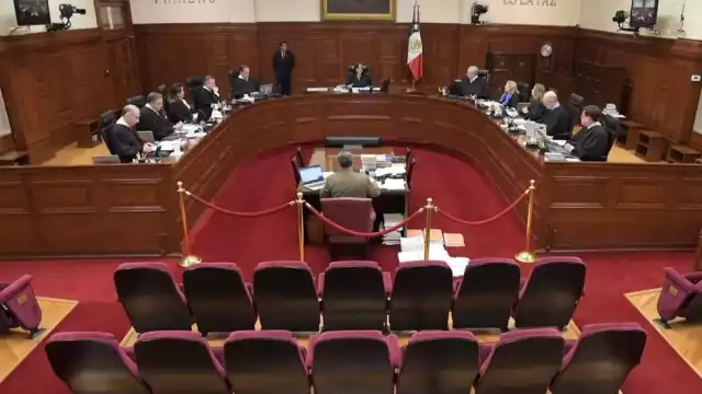 Legisladores de Morena y del Verde impulsaron una iniciativa para eliminar la obligatoriedad del uso de la toga por parte de los ministros de la Corte