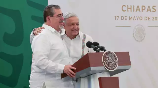 Bernardo Arévalo de León y Andrés Manuel López Obrador, presidentes de Guatemala y México