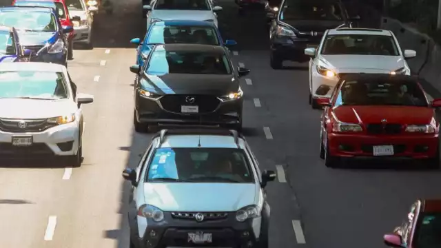 El objetivo del programa Hoy No Circula, es reducir la contaminación atmosférica limitando la circulación de vehículos