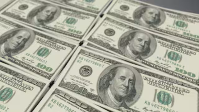 El tipo de cambio del dólar estadounidense muestra un ligero incremento este 15 de julio