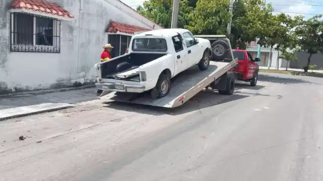 Retiran autos abandonados en la vía pública en Chetumal