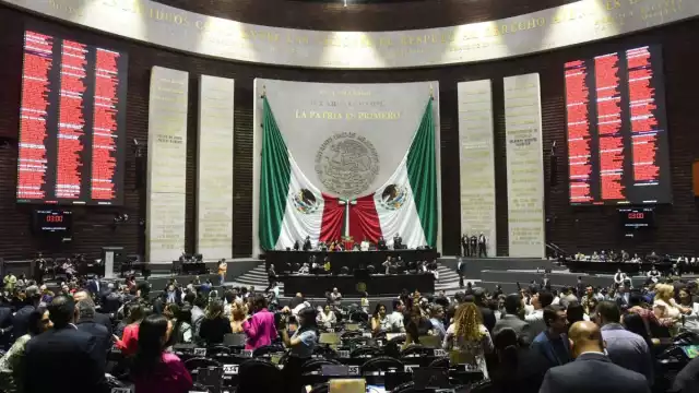 La sesión extraordinaria también incluye cambios en la estructura del Congreso