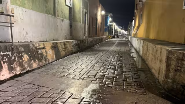 Calle 14 desde la 55 hasta la 49 del Centro Histórico de Campeche, con riesgo a inundación