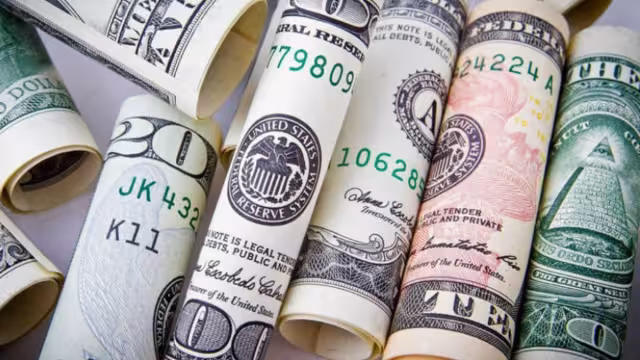 El dólar estadounidense cotizó con un leve aumento en la jornada cambiaria de este viernes 19 de julio