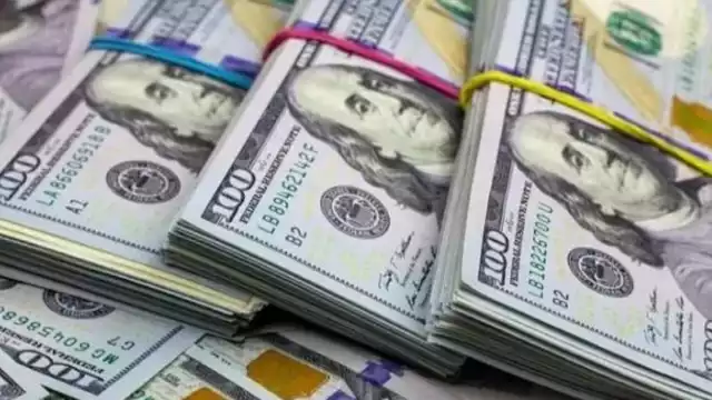El peso mexicano arrancó la jornada cambiaria con una ligera pérdida frente al dólar