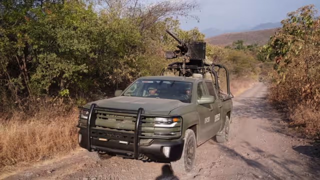Se señala que en el enfrentamiento un número no determinado de agresores fue abatido durante el intercambio de disparos.
