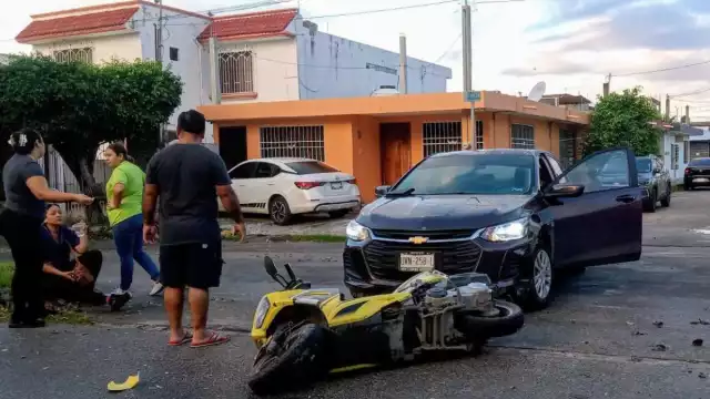 Motociclista resulta afectada tras percance vial en Chetumal
