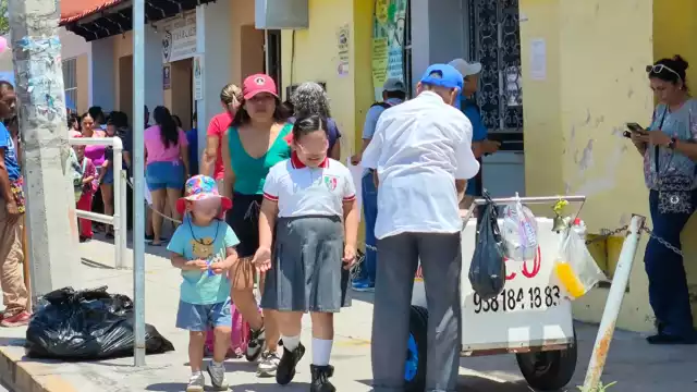 Ningún plantel educativo en Ciudad del Carmen ha solicitado el retiro de ambulantes