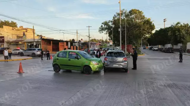 Choque entre Matiz y Mitsubishi deja un herido en Campeche
