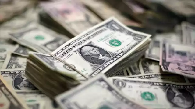 En el arranque del mercado cambiario de este 13 de junio, el peso de apreció frente al dólar