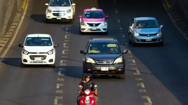 El programa Hoy No Circula es una medida ambiental que restringe la circulación vehicular en días específicos