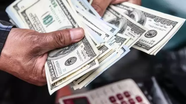 El peso se depreció durante la noche dle domingo superando los 20 pesos por dólar