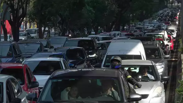 El programa Hoy No Circula es una medida ambiental que restringe la circulación vehicular en días específicos 