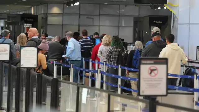 El cierre, iniciado por la falta de acuerdo presupuestario, afectó a más de 650 mil empleados federales que quedaron sin salario