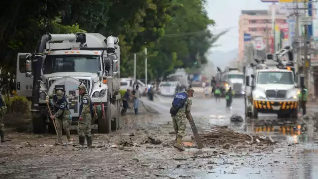 El secretario de Marina, Raymundo Morales Ángeles, destacó los trabajos de limpieza en calles, casas y vialidades