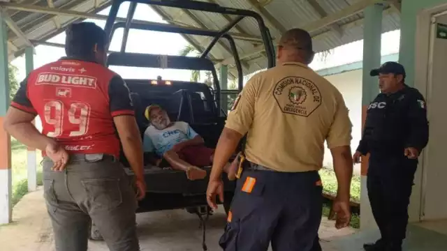 Auxilian a masculino que sufrió un golpe de calor en Chetumal