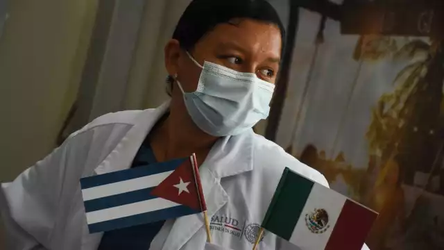 La presidenta Claudia Sheinbaum subrayó que la contratación de médicos cubanos responde a la falta de especialistas en ciertas regiones del país