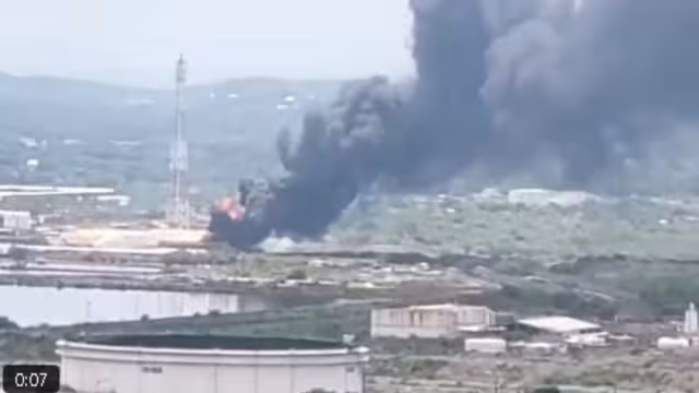 Hasta la publicación de esta nota, Pemex no ha emitido ningún comunicado oficial sobre el origen del incendio