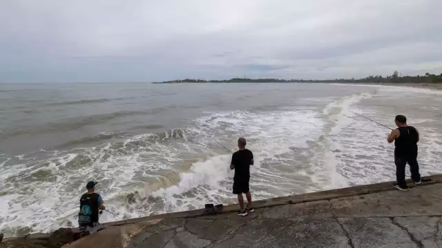 El Centro Nacional de Huracanes de EU advirtió que Erin provocará fuerte oleaje y corrientes marinas peligrosas