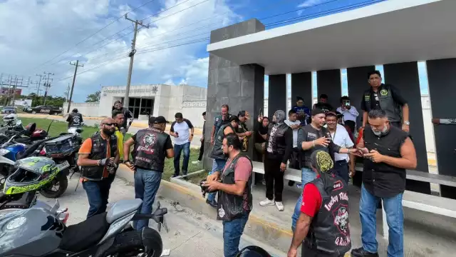 Motociclistas después de acudir a la reunión con autoridades en Quintana Roo
