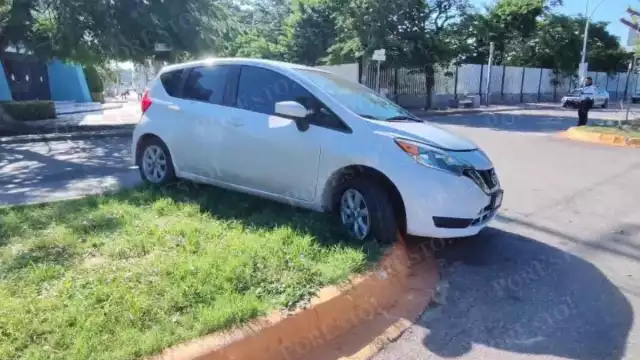 Impacto en Avenida Universidad: mujer lesionada y tráfico afectado
