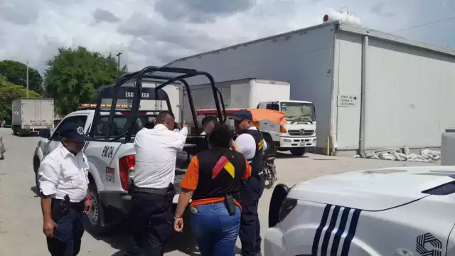 Efren despojó al trailero de su cartera con dinero y un celular.