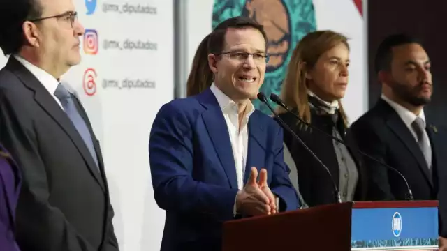 Ricardo Anaya calificó la propuesta como “irresponsable” y advirtió que podría generar pánico entre los derechohabientes