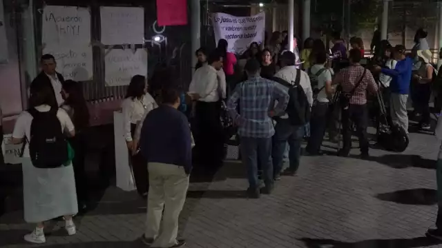 En los últimos días, manifestantes han bloqueado vialidades y realizaron un cierre simbólico de las oficinas del INAI