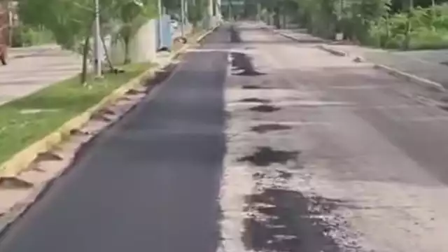 Mal bacheo de CFE deja en malas condiciones la avenida Campeche en el Pueblo Mágico de Isla Aguada