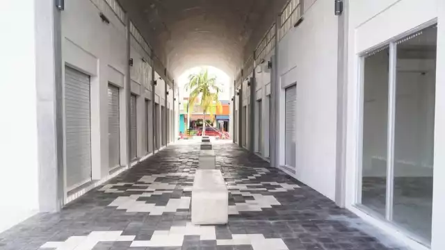 Reubicación de artesanos avanza: entregan cartas de asignación en la plaza artesanal