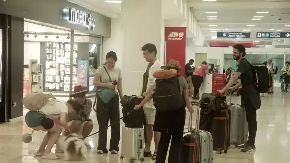 Yuriko y Fernando han viajado durante todo el año con “Spock”, el cual causó sensación entre los usuarios de la T2 Yuriko y Fernando han viajado durante todo el año con “Spock”, el cual causó sensación entre los usuarios de la T2