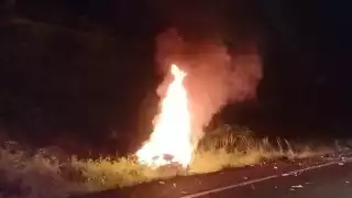 Tragedia en la carretera federal 307: Dos personas mueren calcinadas y otra resulta herida al accidentarse