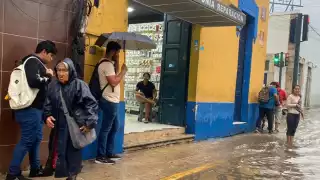 Centro Histórico de Mérida y decenas de colonias, inundadas tras fuertes lluvias este lunes