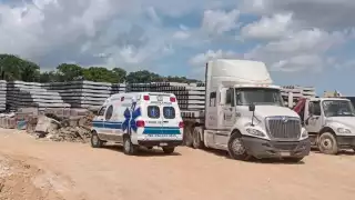 Trabajador del Tren Maya sufre descuido y cae de altura de 6 metros en Chetumal