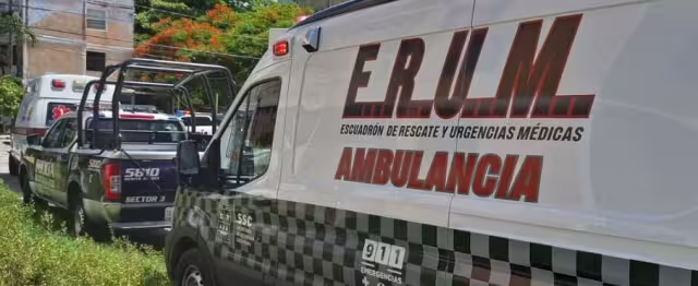 Paramédicos acudieron en rescate de las víctimas del percance