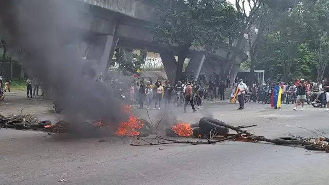 Se registran 'cacerolazos' en el barrio Petare el más popular de América Latina tras el virtual triunfo de Nicolás Maduro en las elecciones venezolanas