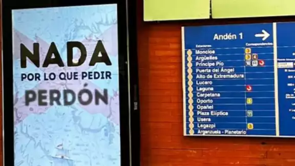 En el Día de la Hispanidad, varias estaciones del Metro de Madrid exhiben la frase "Nada por lo que pedir perdón"