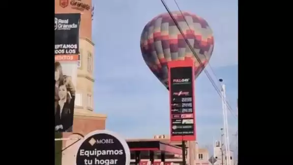 Un globo aerostático tuvo que aterrizar de emergencia en el municipio de Tecamac, Estado de México