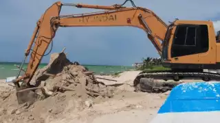 Emprenden operativo para retirar espolones de la zona costera en Progreso